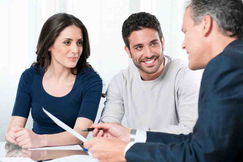 © Rido - Fotolia.com Beratungsgespräch