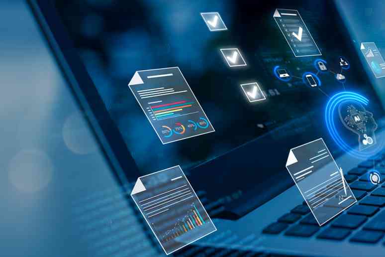 © Urupong - stock.adobe.com Notebook mit Dokumentensymbolen