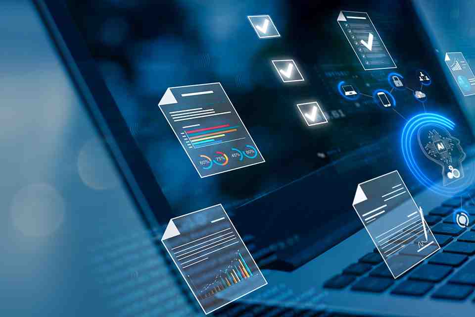 © Urupong - stock.adobe.com Notebook mit Dokumentensymbolen