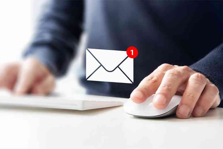 © xyz+ - stock.adobe.com Mann mit Laptop