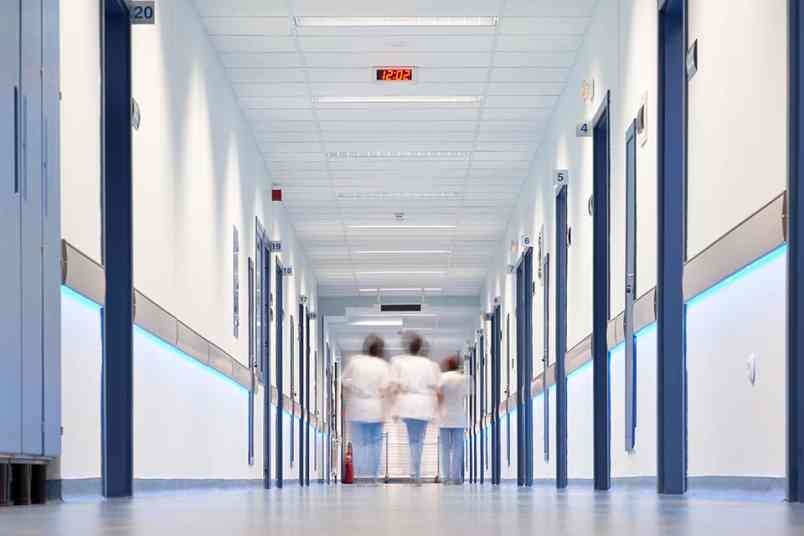 © VILevi - Fotolia.com Krankenhaus Flur
