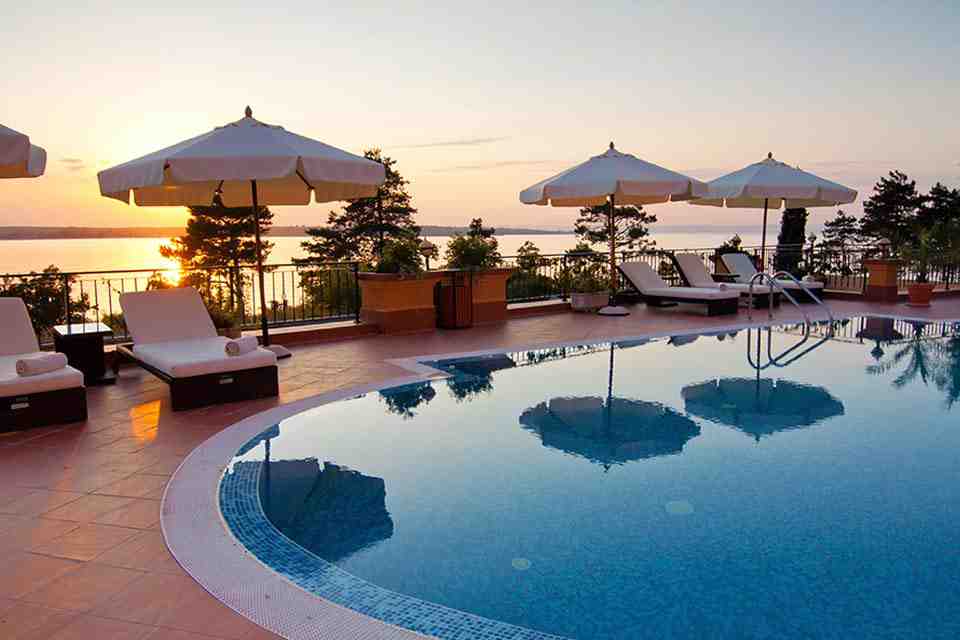 © Lemonade - Fotolia.com Swimming Pool