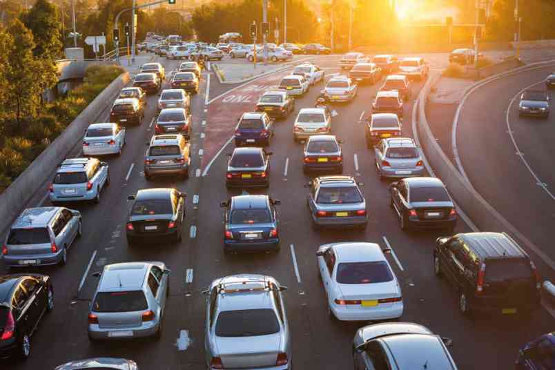 © edan - Fotolia.com Pendler, Autos, Stau, Straße