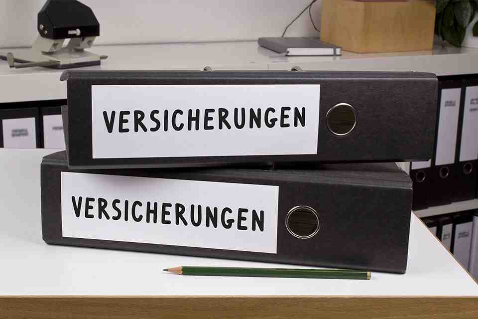 © h_lunke - Fotolia.com Ordner, Versicherungen