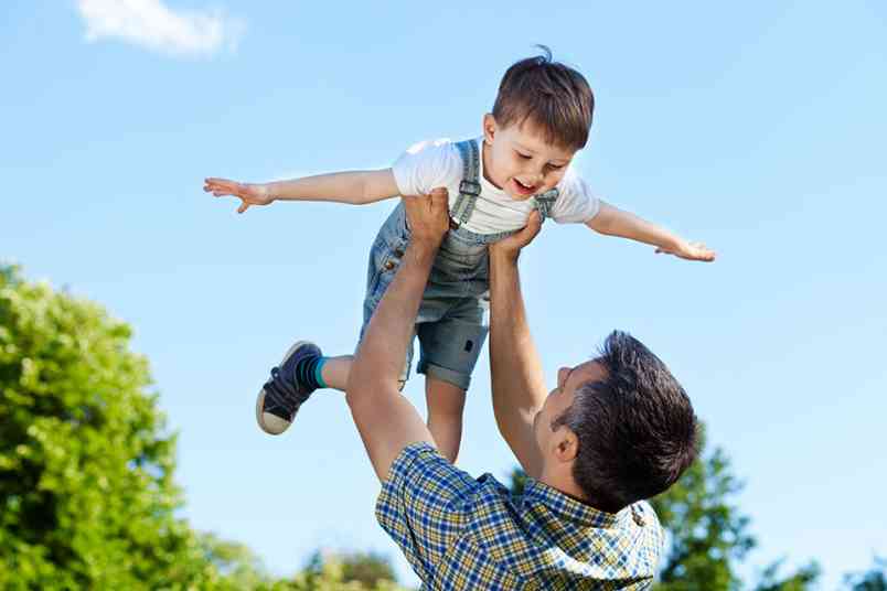 © Ana Blazic Pavlovic - Fotolia.com Kind mit Vater