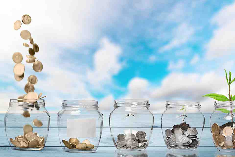 © BillionPhotos.com - Fotolia.com Geld im Glas