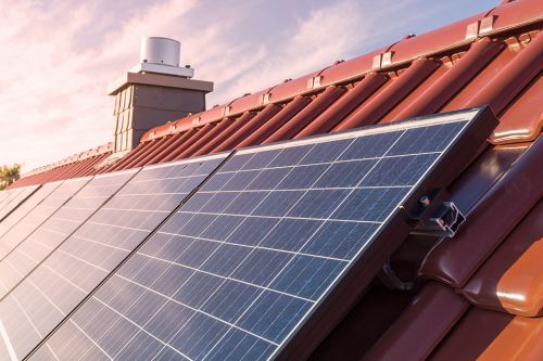 Dach mit Photovoltaikanlage