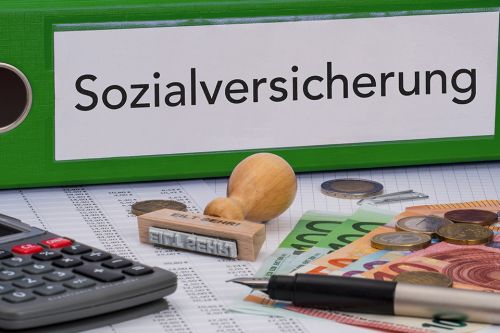 grüner Ordner mit Aufschrift Sozialversicherung
